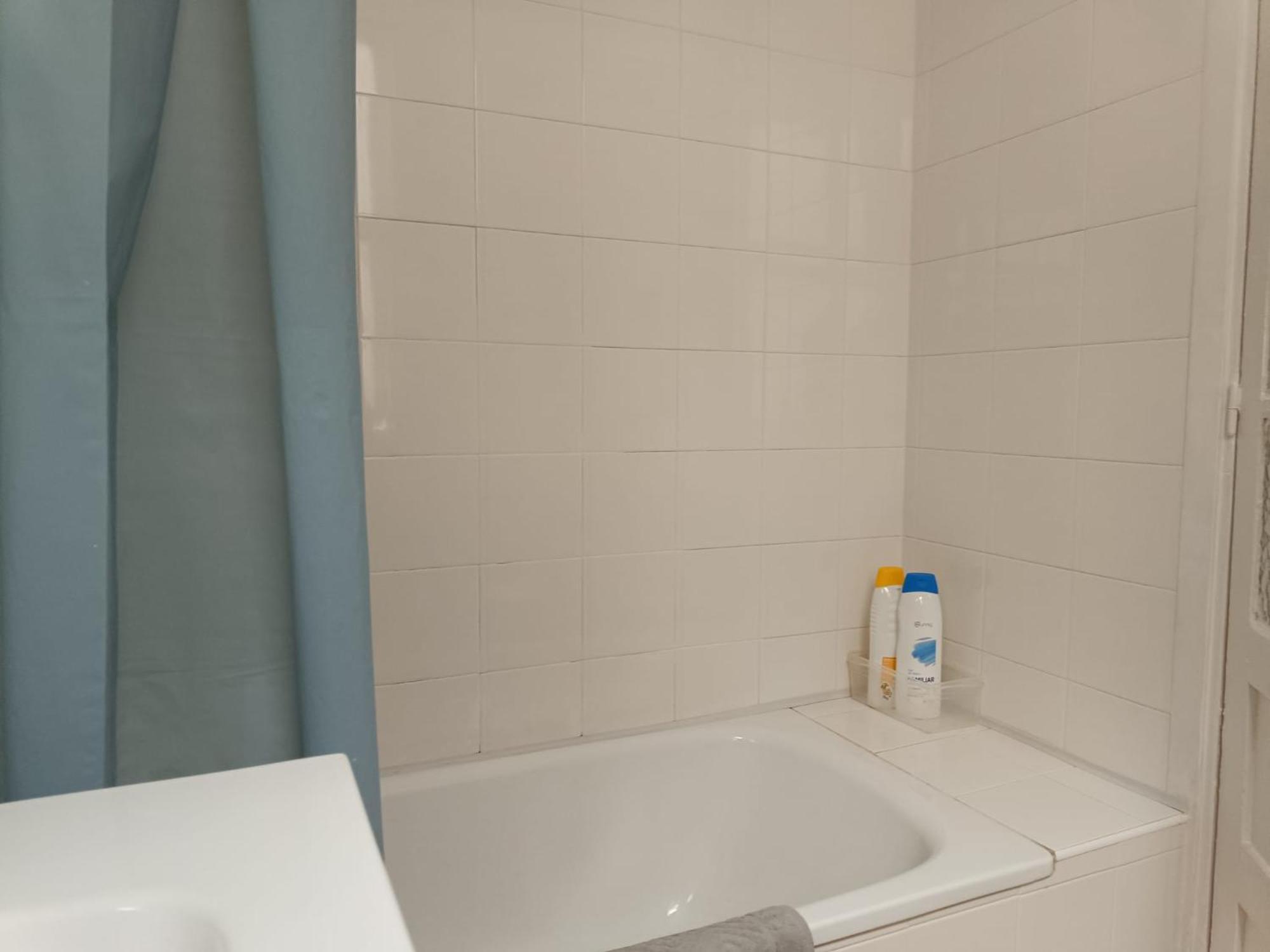 Apartament Piso Antiguo, Muebles Viejos, Muy Sencillo, Alquilado En Invierno A Estudiantes, Sin Ascensor, Cocina Antigua A Gas, Edificio Muy Antiguo A Coruña Zewnętrze zdjęcie